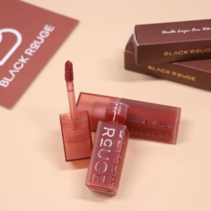 Son Black Rouge Double Layer Over Velvet DL02 Mute Layer - Màu Hồng Đào Bên cạnh đó, son còn tự tạo thành một hàng rào dưỡng ẩm mạnh mẽ, bảo vệ làn môi khỏi các tác hại xấu từ môi trường.