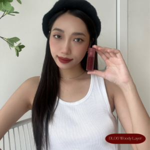 Son Black Rouge Double Layer Over Velvet DL06 Woody Layer - Màu Đỏ Nâu Mặc dù rực rỡ là thế nhưng thỏi son môi này lại cực phù hợp với mặt mộc. Chỉ với một lớp mỏng nhẹ là bạn đã có ngay làn da tươi tắn hơn rồi. 