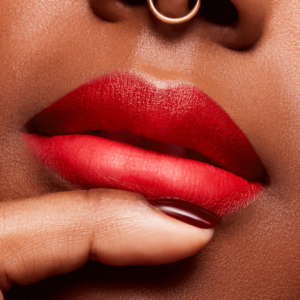 Son MAC Powder Kiss Velvet Blur Slim 875 Devoted To Danger - Màu Đỏ Cam - Image 8
