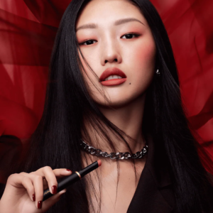 Son MAC Powder Kiss Velvet Blur Slim 886 Marrakesh Mere - Màu Đỏ Nâu - Image 4