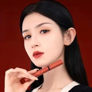 Son MAC Chili'S Crew Powder Kiss Velvet Blur Slim 877 Devoted To Chili (Limited Edition) - Màu Đỏ Gạch - Image 4