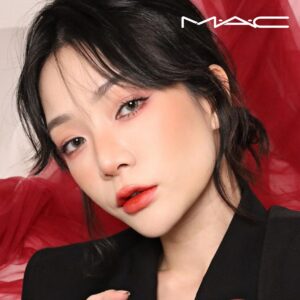 Son MAC Chili'S Crew Powder Kiss Velvet Blur Slim 877 Devoted To Chili (Limited Edition) - Màu Đỏ Gạch - Image 8