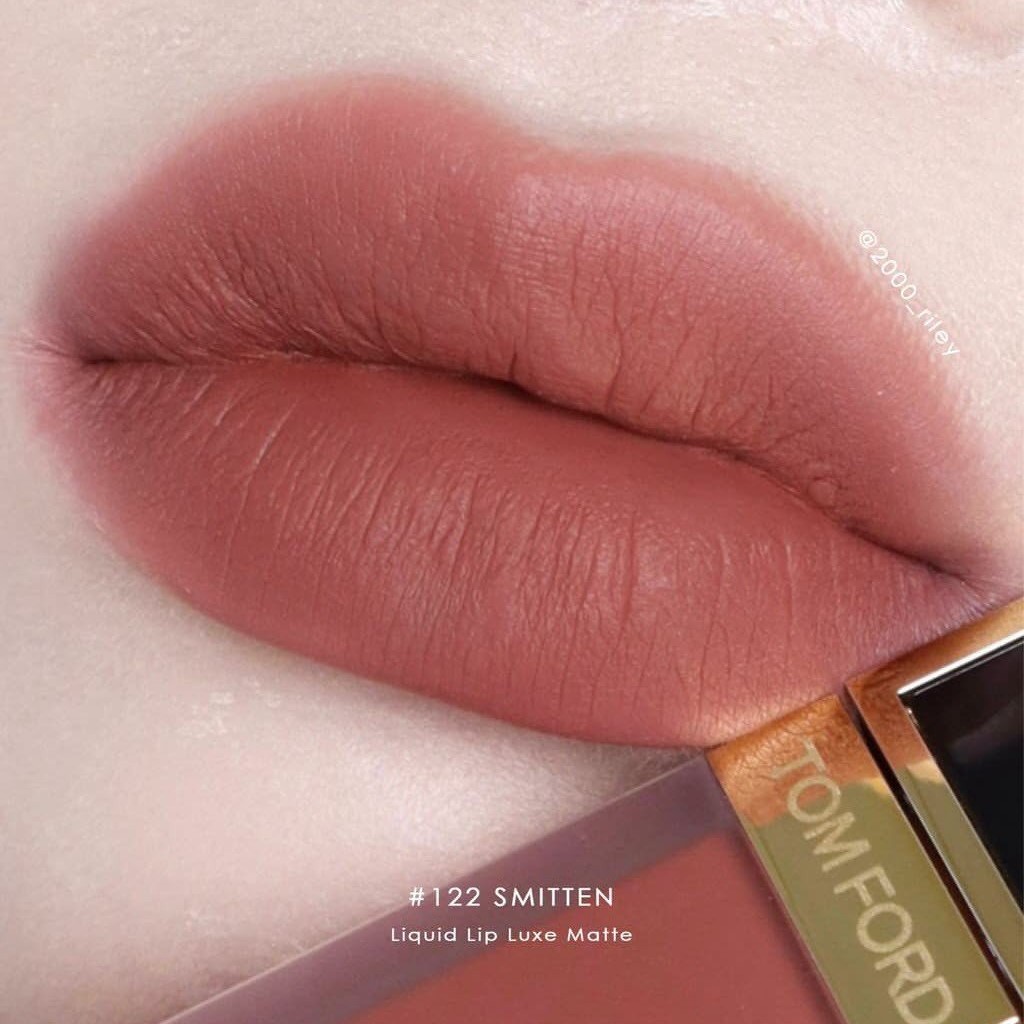 Son Kem Tom Ford Liquid Lip Luxe Matte 122 Smitten - Màu Đỏ Đất - Image 2