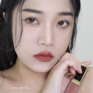 Son Kem Tom Ford Liquid Lip Luxe Matte 122 Smitten - Màu Đỏ Đất - Image 4