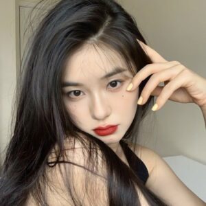 Son Kem Tom Ford Liquid Lip Luxe Matte 133 Carlet Stiletto - Màu Đỏ Gạch - Image 4