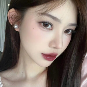 Son Kem Chanel Le Rouge Duo Ultra Tenue Ultrawear Liquid Lip Colour 102 Milky Blueberry - Màu Đỏ Berry - Image 3