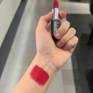 Son MAC Ximal Silky Matte 691 Ruby Woo - Màu Đỏ Ruby - Image 4