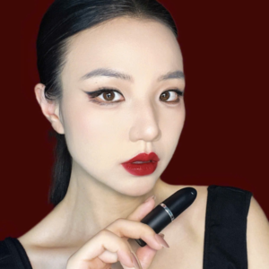 Son MAC Ximal Sleek Satin Lipstick 827 Dubonnet