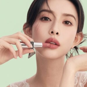 Son Prada Monochrome Hyper Matte Lipstick B02 Quartz - Màu Hồng Đào - Image 3