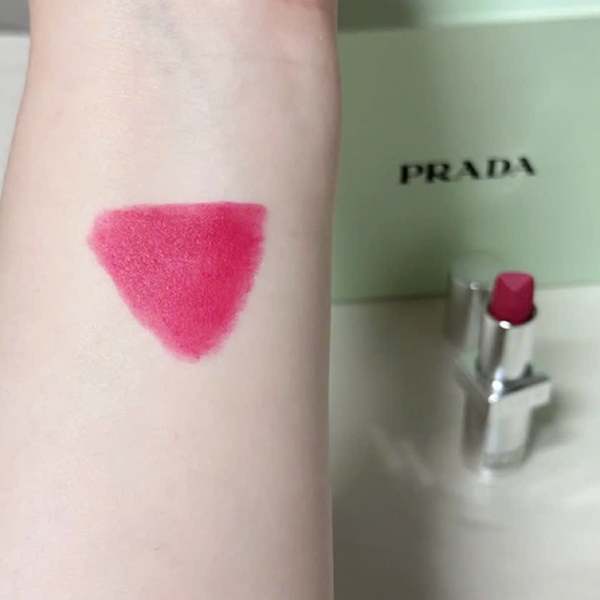Son Prada Monochrome Soft Matte P157 Pourpre - Màu Hồng Sen - Image 4